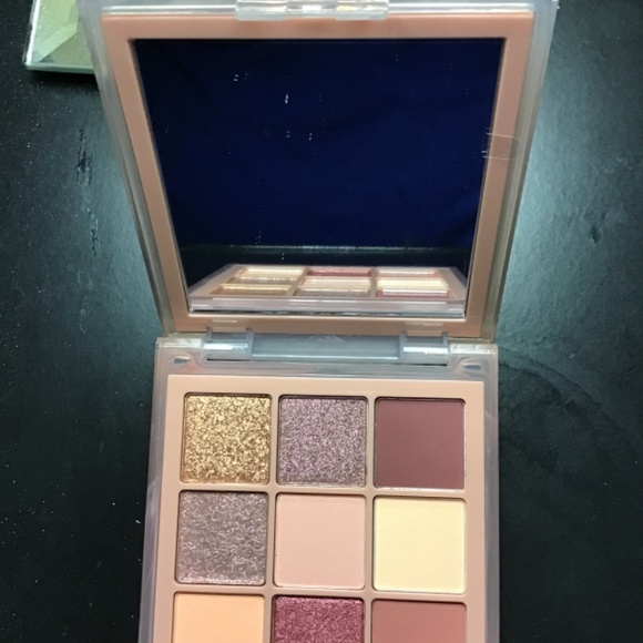 Huda Beauty Haze Eyeshadow Palette Sand - Picture 2 of 3